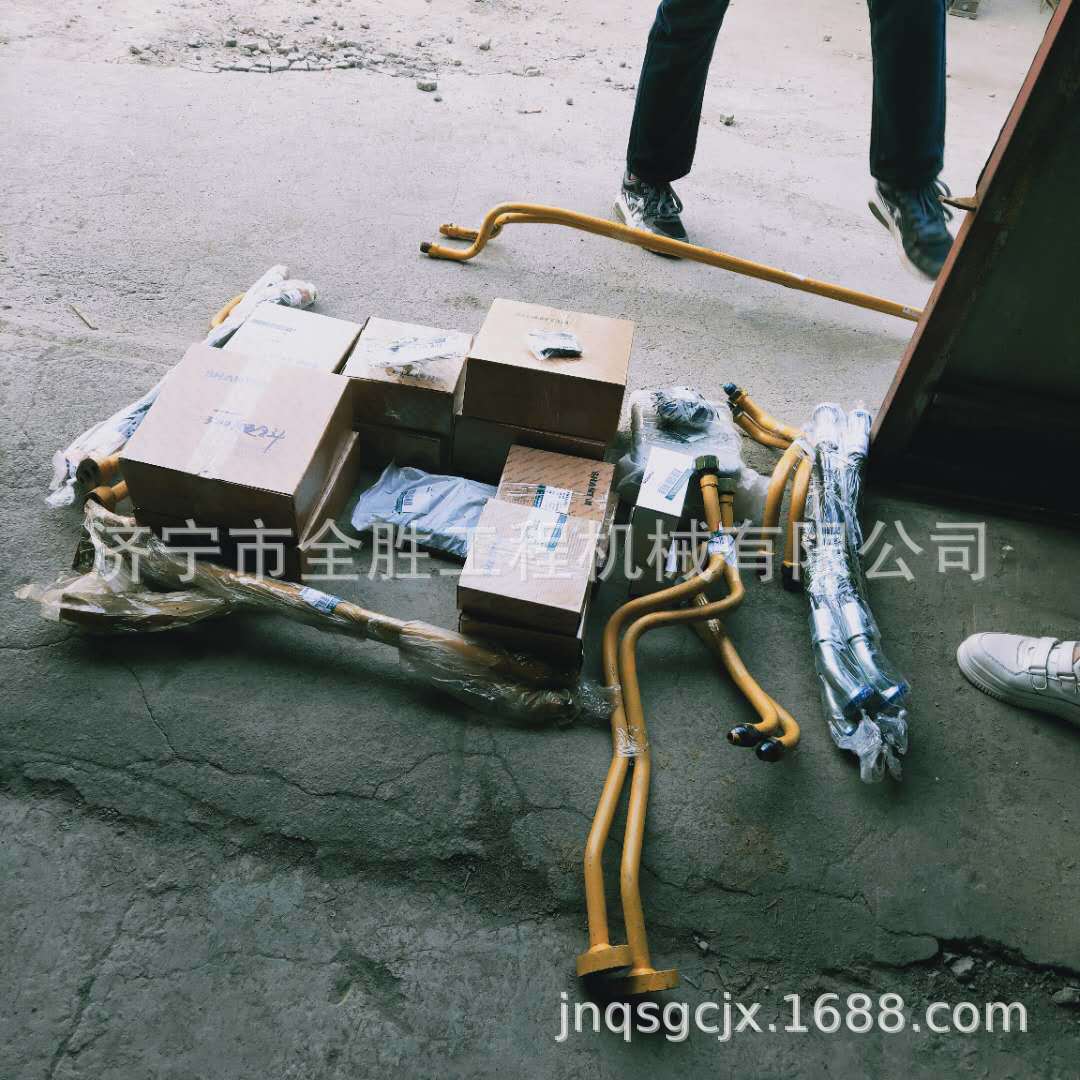 ZX200挖掘机起动机 发电机 液压泵 钩机发动机总成4HK1