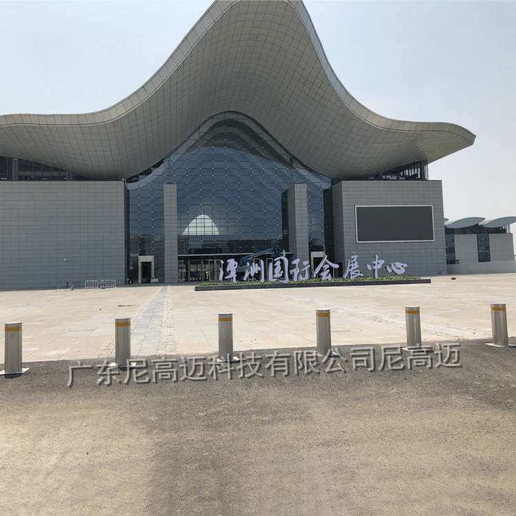广州云溪生态公园自动升降防撞柱液压伸降式分隔柱移动可拆卸路桩