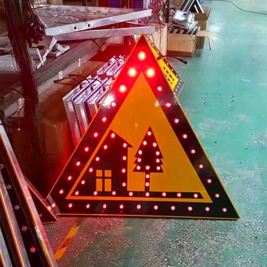 三角让字牌 太阳能三角形 交通指示牌 LED标志牌 路口三角形慢字
