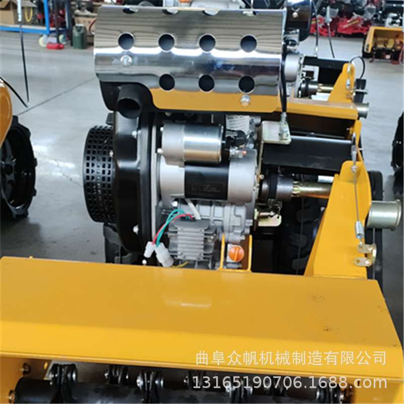 四驱汽油除草机小型农用多功能四驱自走式果园锄草工具碎草割草机
