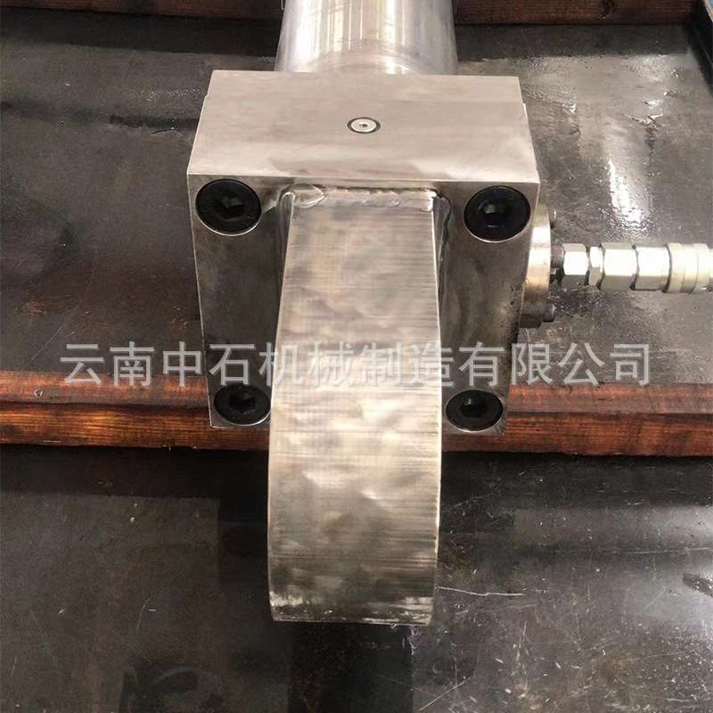 冶金板带轧机方法兰缸底耳环铜套导向V形组合缓冲高压液压油缸
