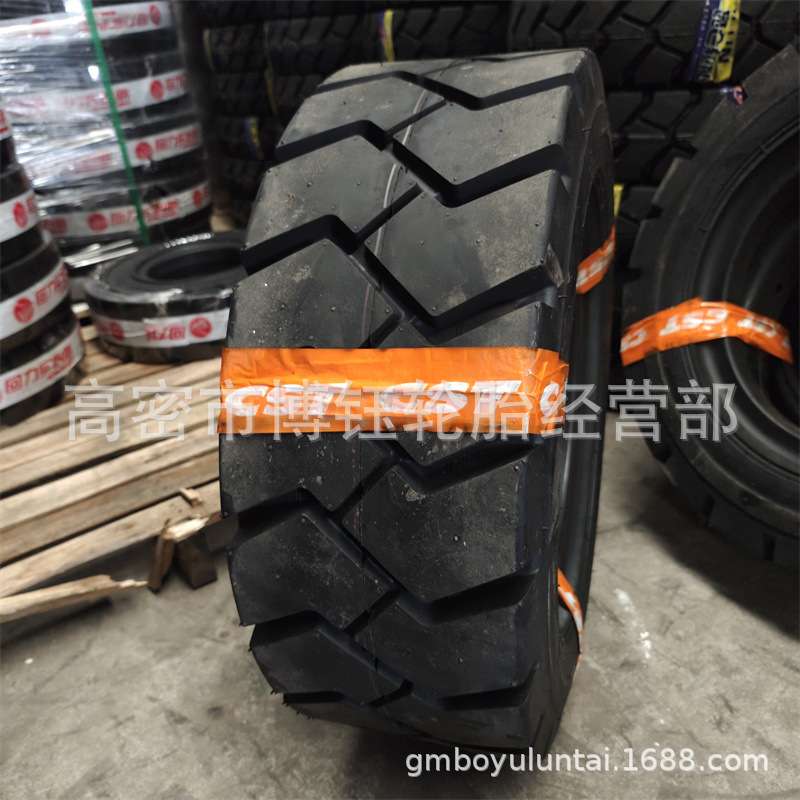 正新200-15 NHS C352花16层级叉车充气轮胎 300-15工业工程轮胎