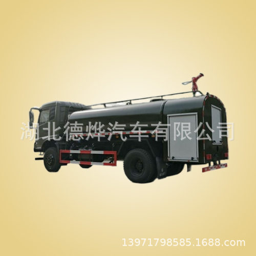 东风四驱越野洒水车康机210马力
