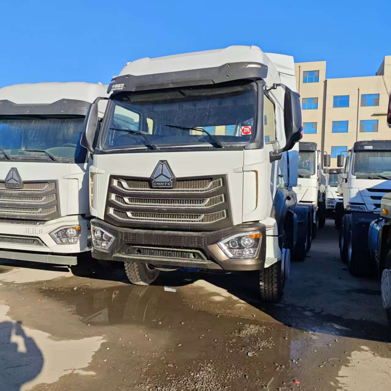 重汽豪沃浩瀚6x4大马力牵引车