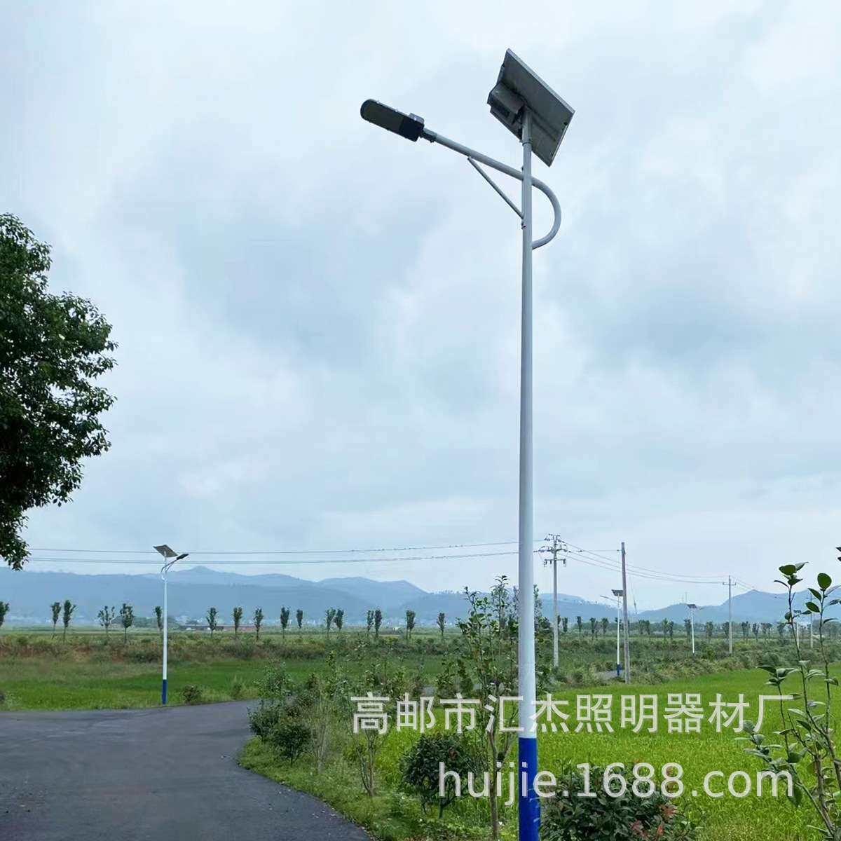 稻田旁道路太阳能路灯 山庄道路建设路灯 黑夜照明路灯厂家