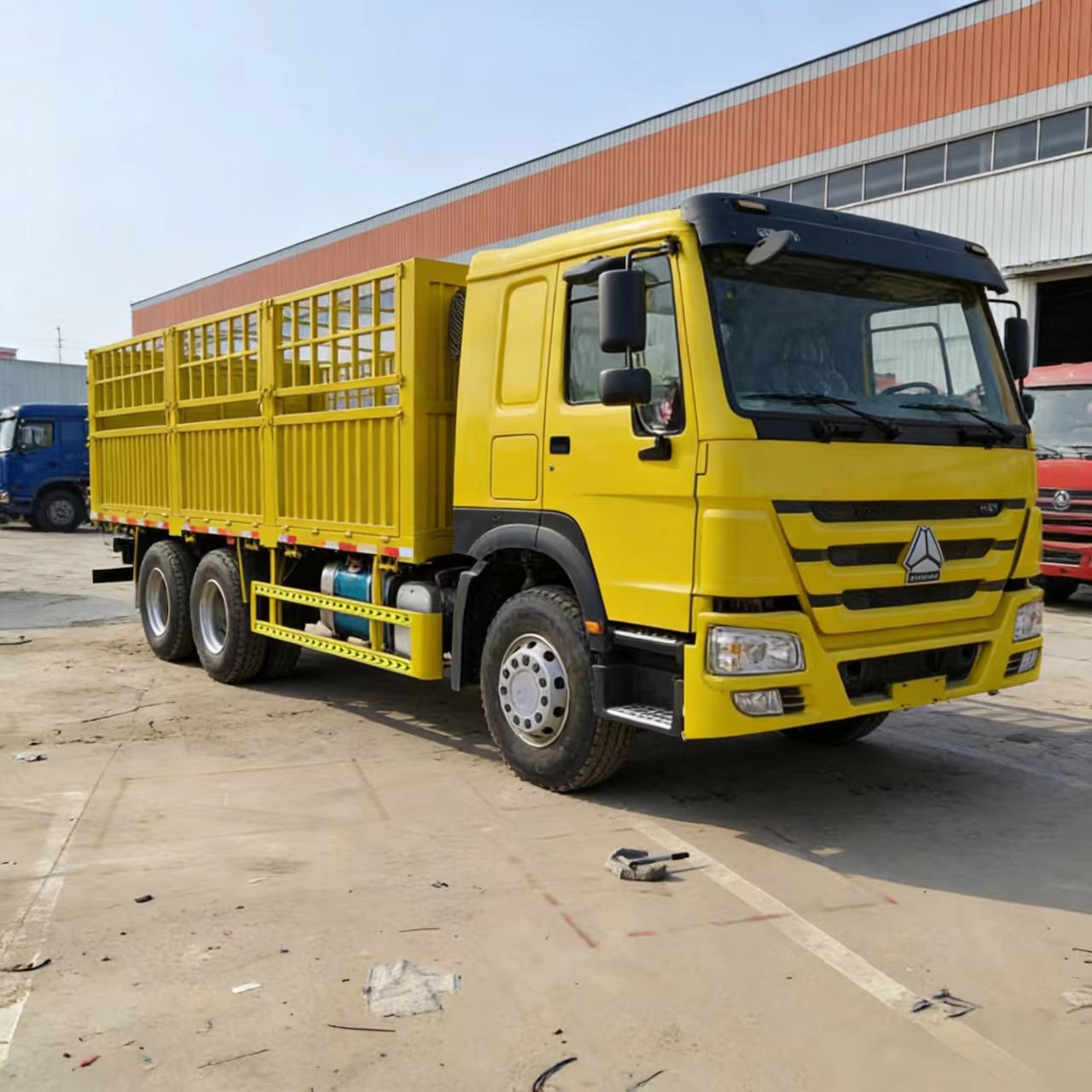 重汽豪沃6X4后八轮栏板卡车