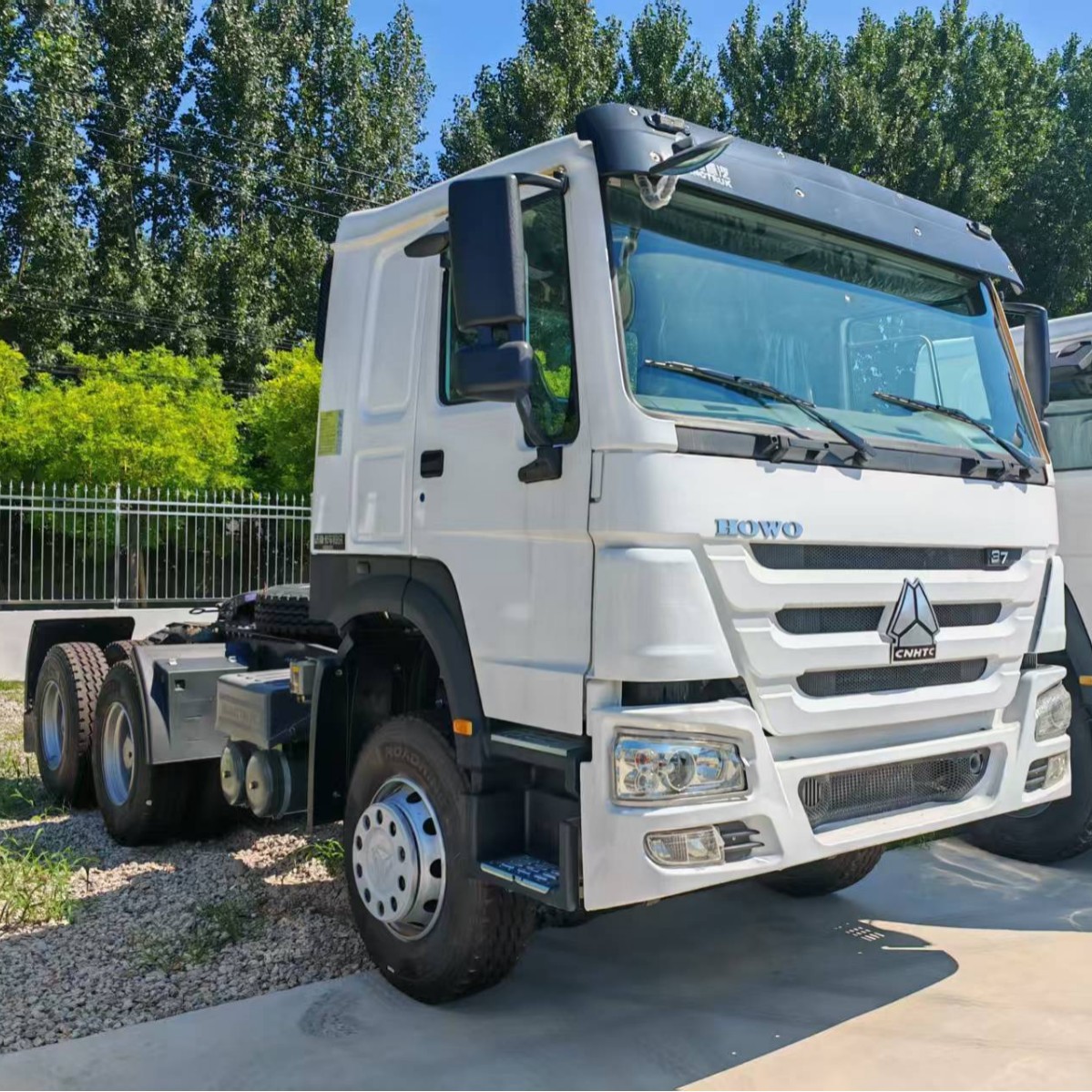 跨境重汽豪沃自卸车6x4左驾欧二371马力前四后八工程渣土车重卡