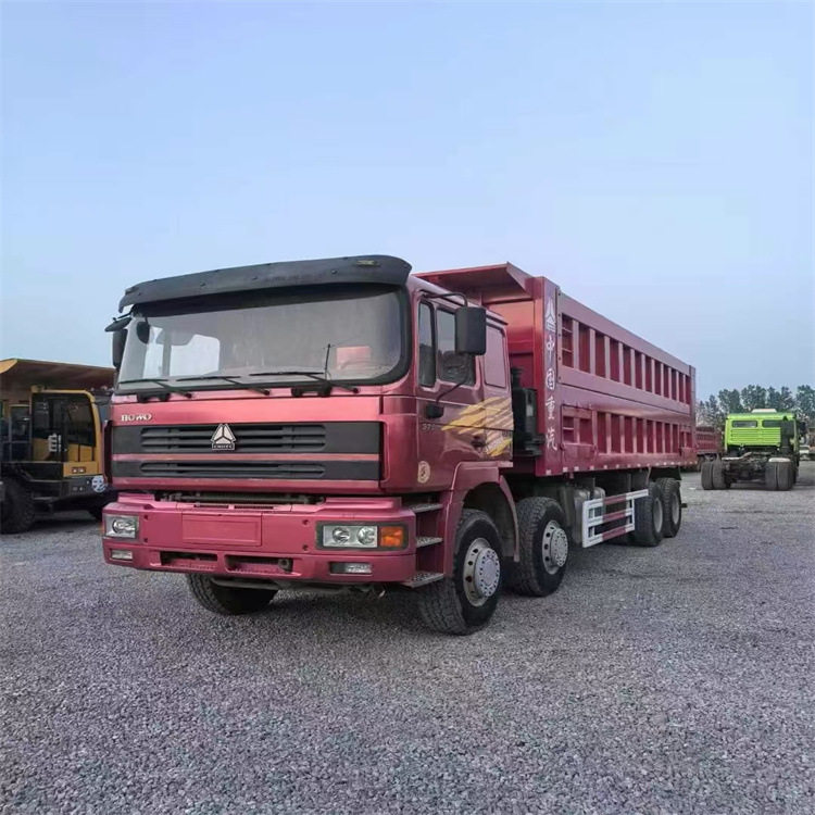豪沃重卡前二后八翻斗车