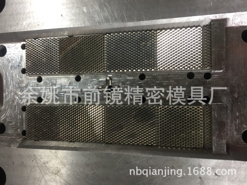 红白反射器模芯,三角警示牌模具模芯,国标反射器模芯,反射器模具