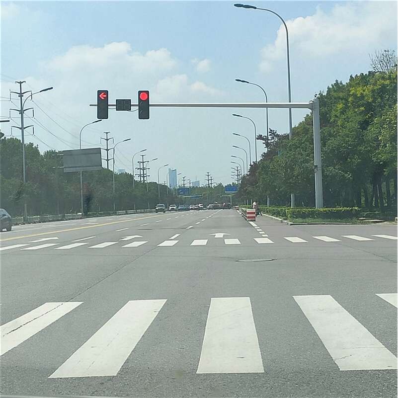 红绿灯杆厂家供应 交通路口信号灯杆 道路指示灯杆 信号灯杆图片