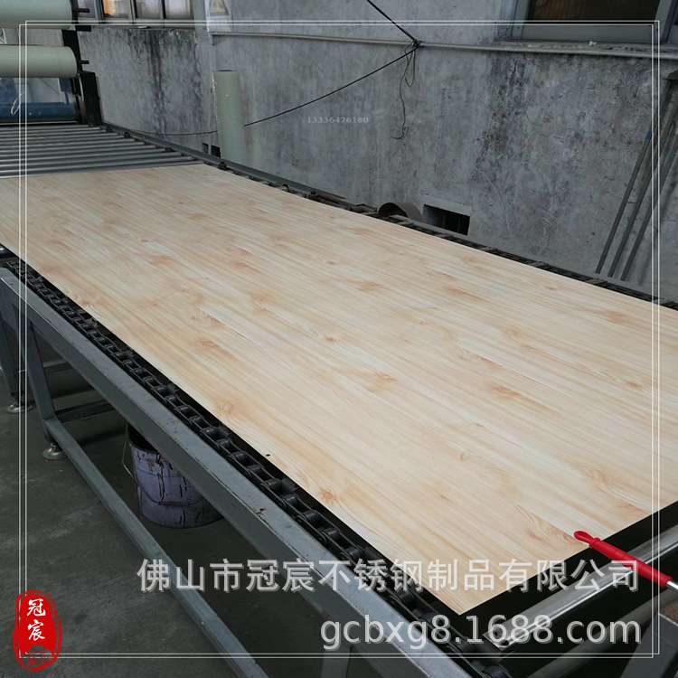 镀锌管护栏仿木纹 不锈钢管转印木纹色 商场木纹椭圆扶手管