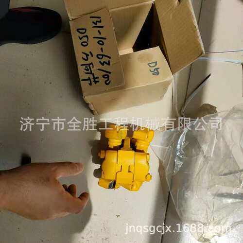 供应D50推土机万向节131-10-63100 推土机四轮一带 链条 支重轮