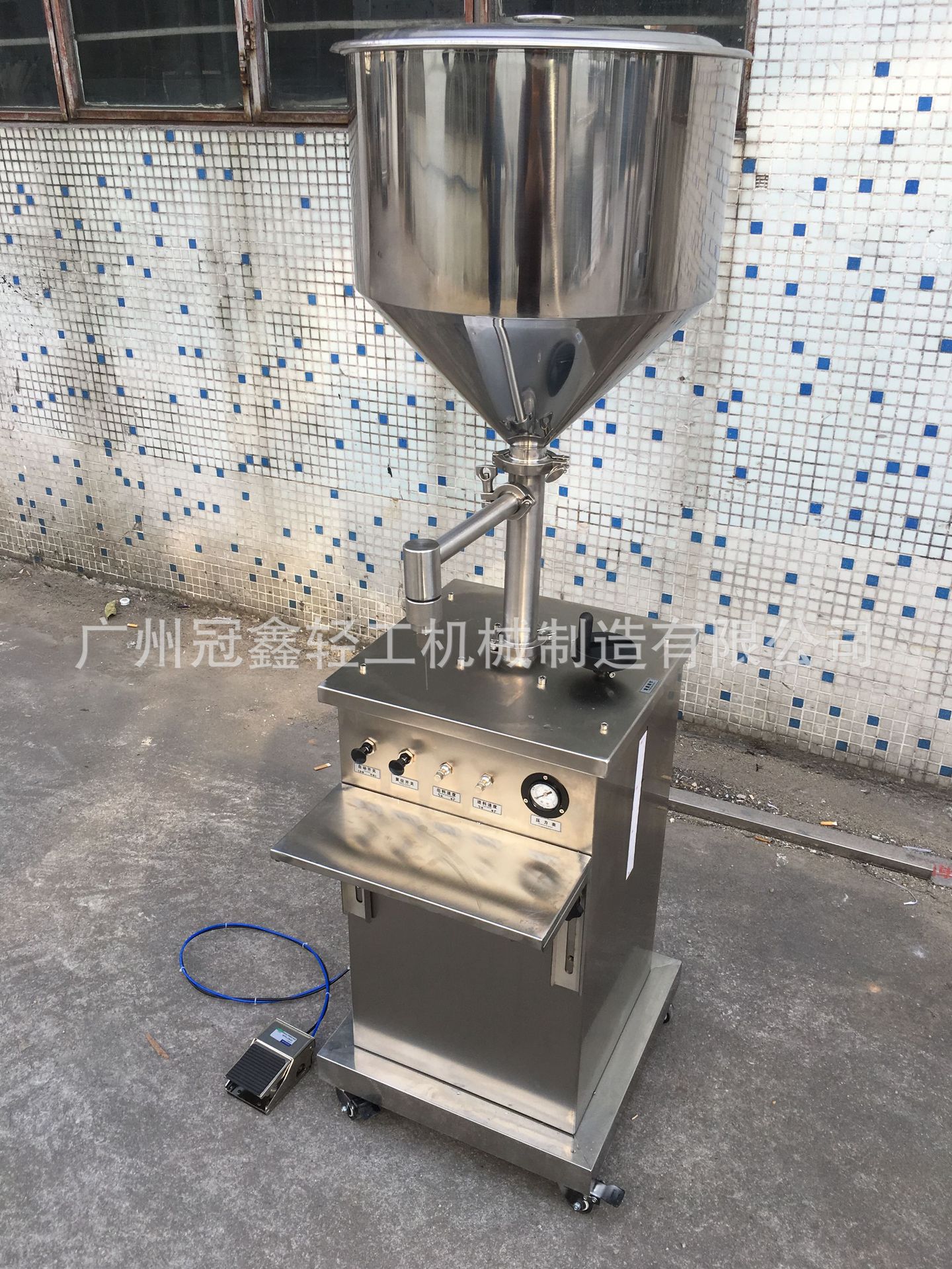 半自动活塞自吸定量膏体灌装机