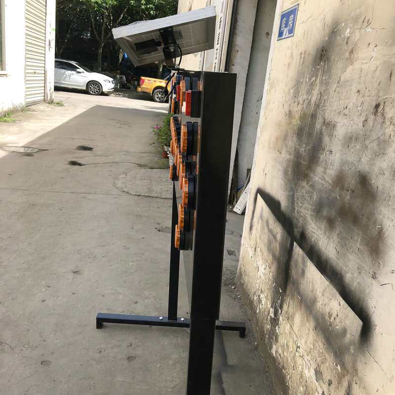 太阳能导向牌施工箭头导向灯LED警示诱导标识指示信号灯免维护