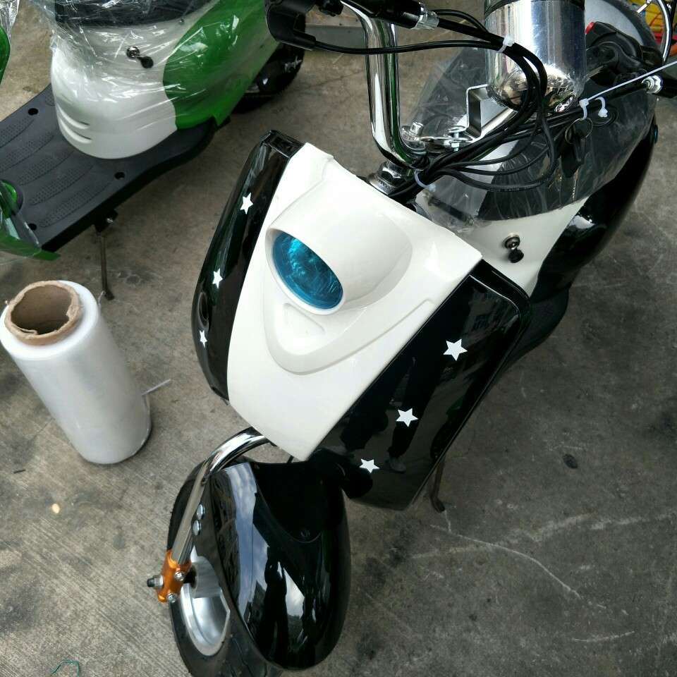 迷你小龟王踏板车滑板车电动童车两轮