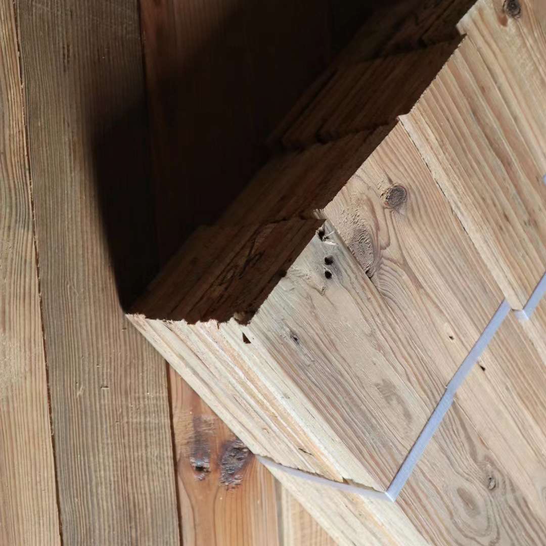 旧木板实木地板风化复古厂家直销做旧老榆木板原木阳台地面老木板