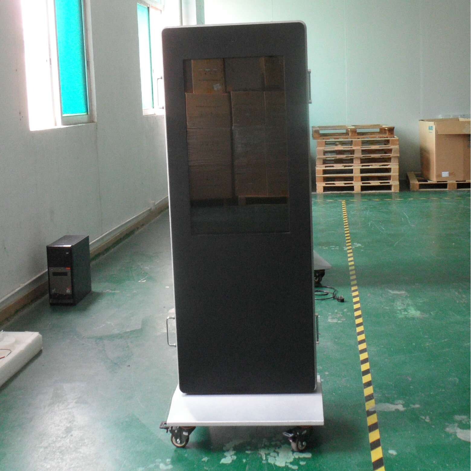 32寸户外广告机不黑屏液晶显示器2000CD高亮度耐高温阳光下可视