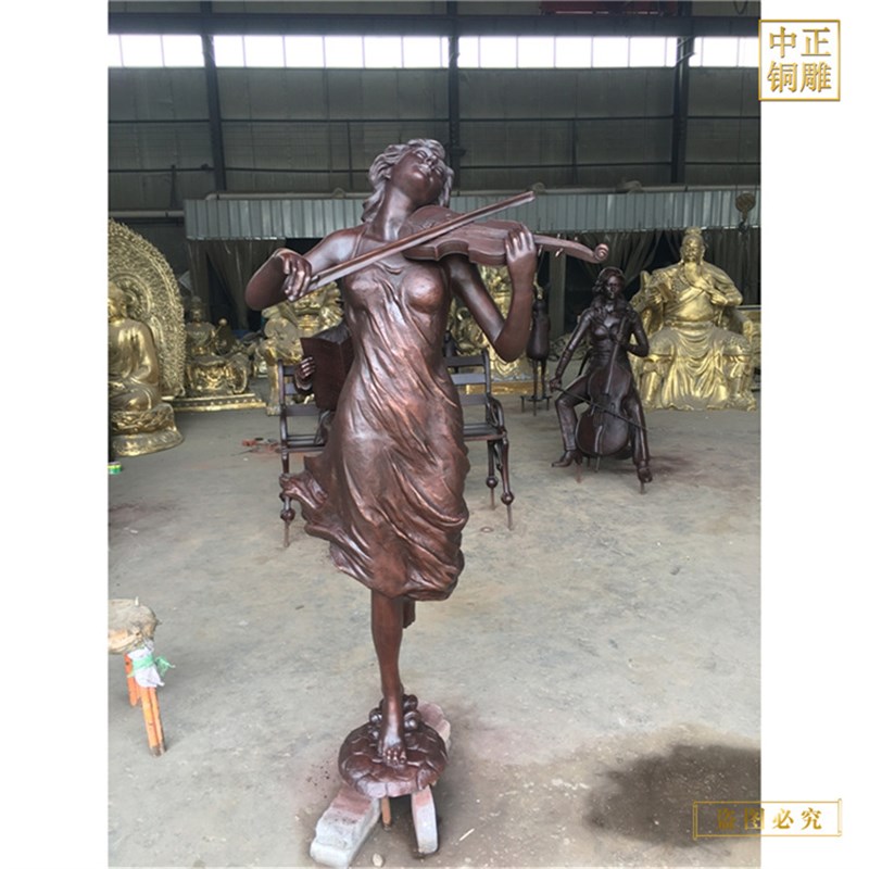 民俗喂鸡人物雕塑 仿铜现代人踢球儿童I雕像 广场女孩人物铜雕塑
