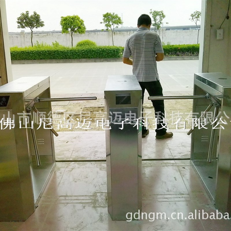 NGM侧面带封板箱式三辊闸,工地ID卡双向三杆棍匝T,校园门禁三转闸
