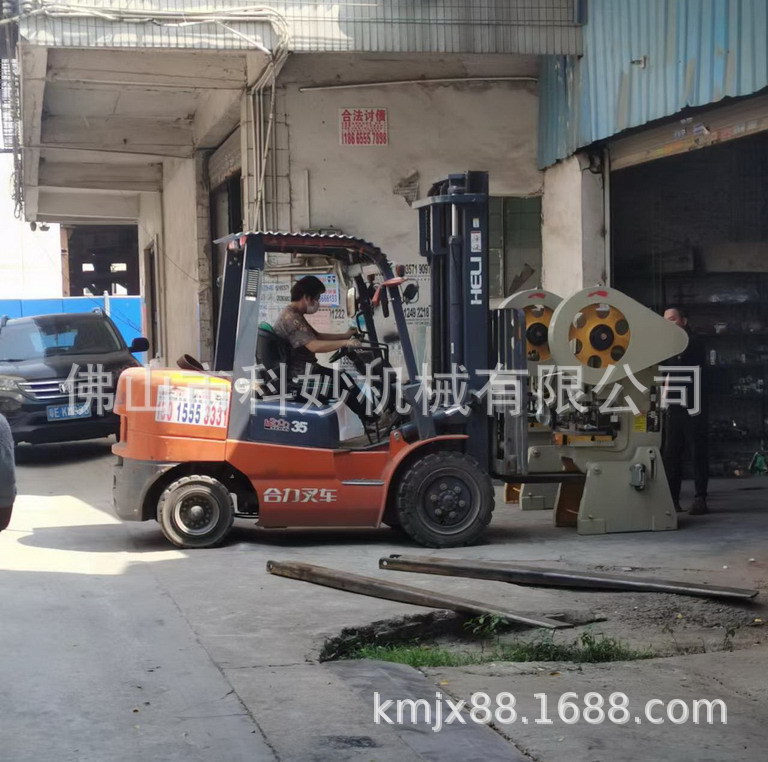 科妙机械全自动床网夹码钉机