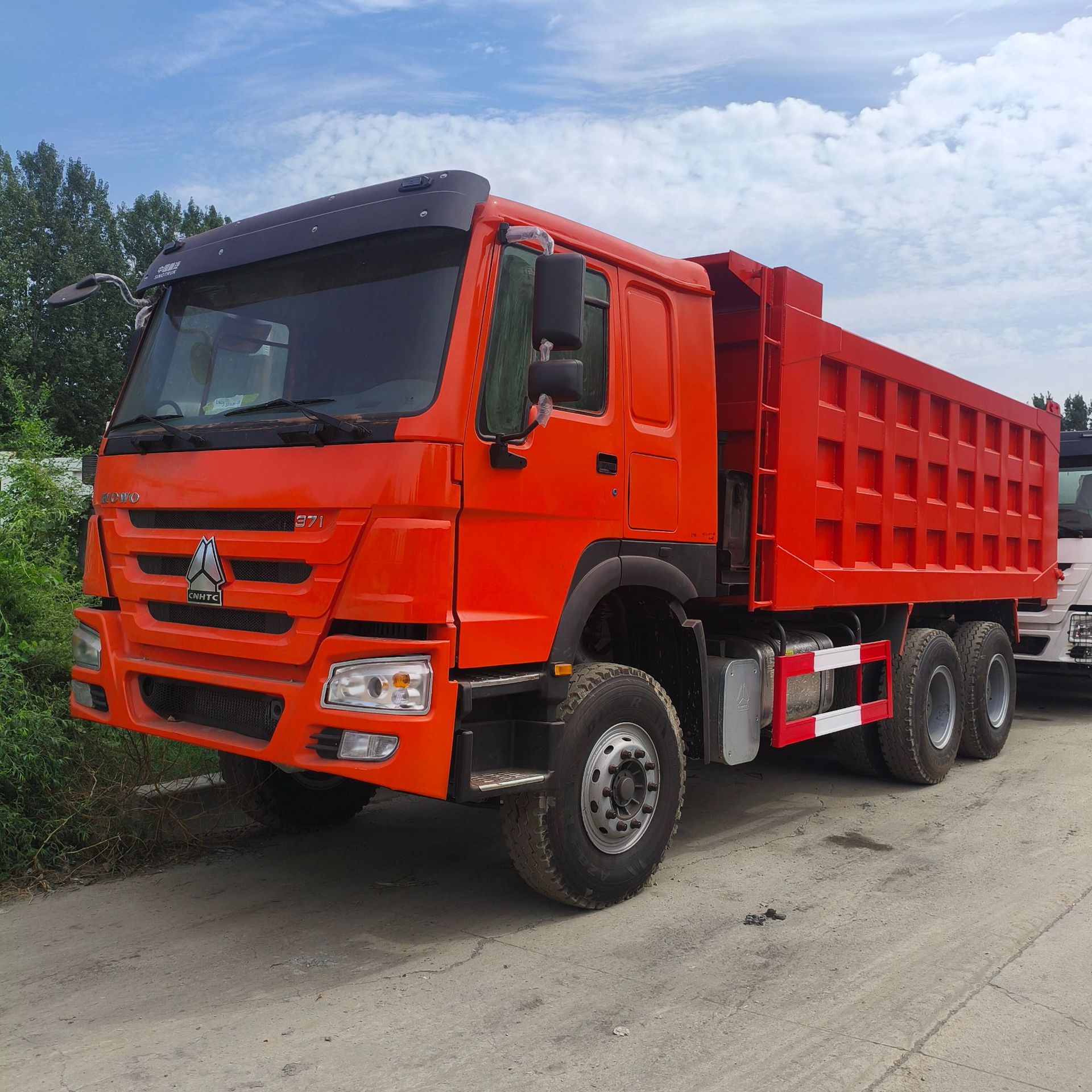 重汽豪沃后八轮自卸车