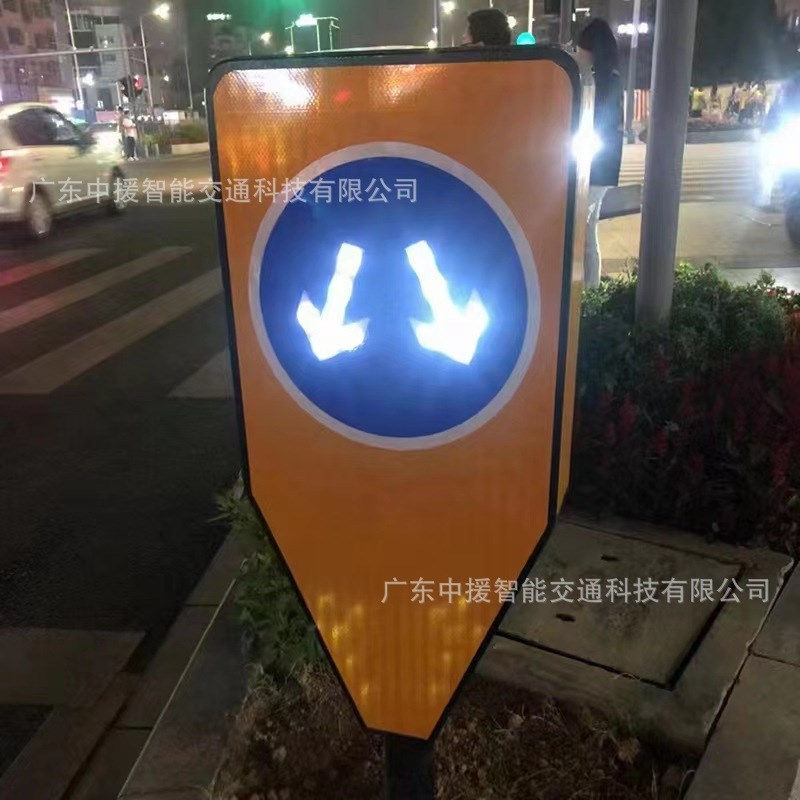工厂直销 太阳能道m路分道标示牌 LED高亮度灯珠配工程级反光膜