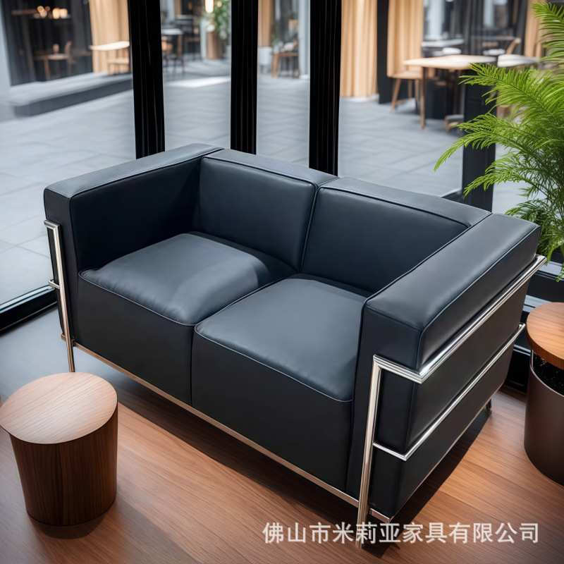 简约现代服装店柯布西耶Lc3皮质沙发组合工作室钢架黑色双人休闲