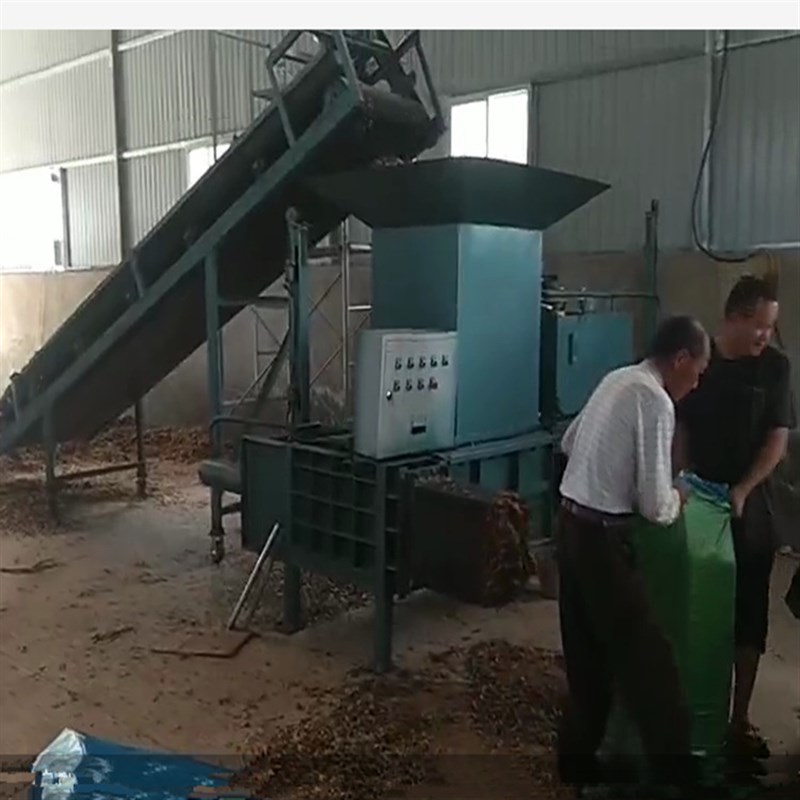 锡林郭勒盟牧草装袋压块机 10吨D小型立式打包机 秸秆粉碎压块机
