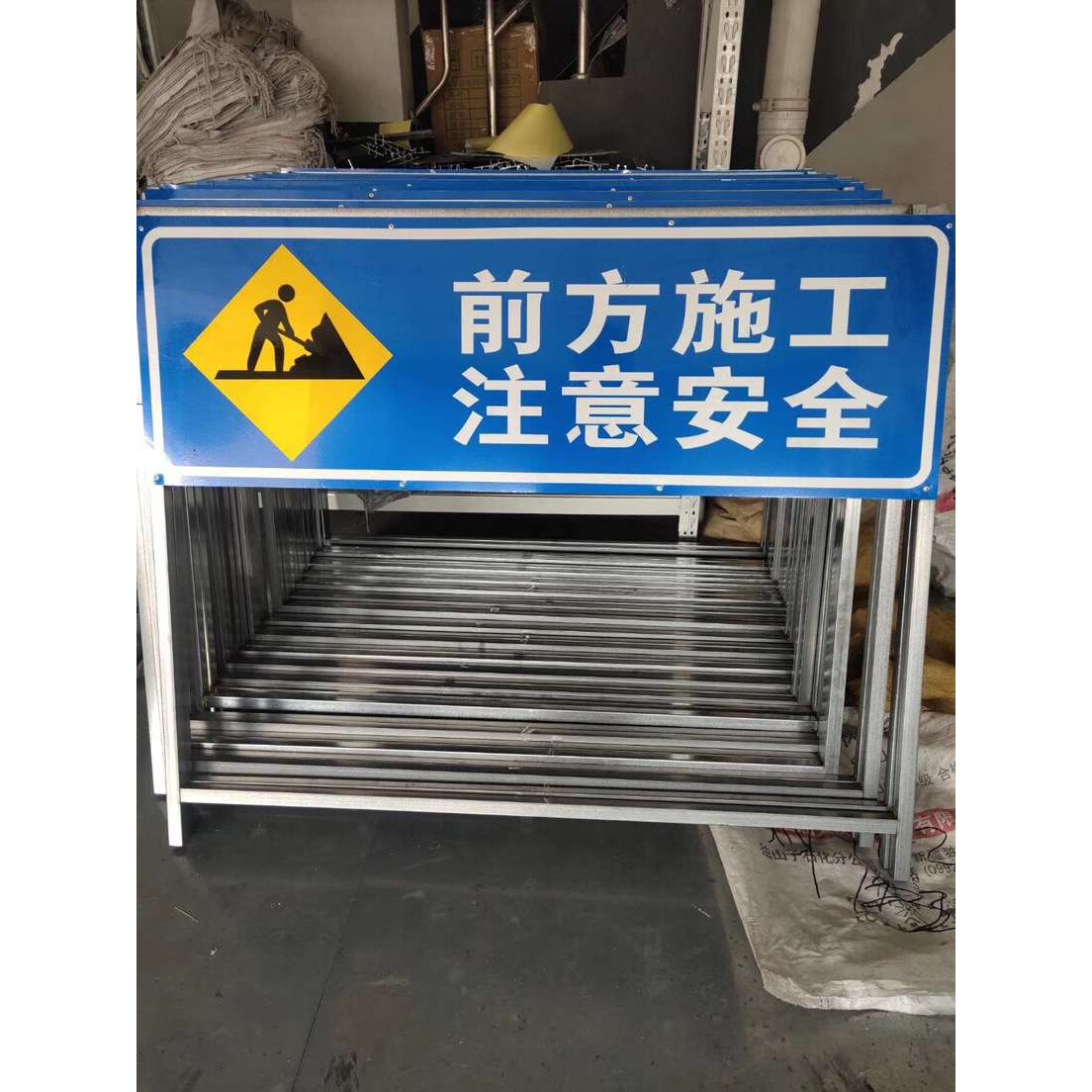 工程道路施工牌警示牌折叠反光指示牌导向牌交通支架标志牌架子