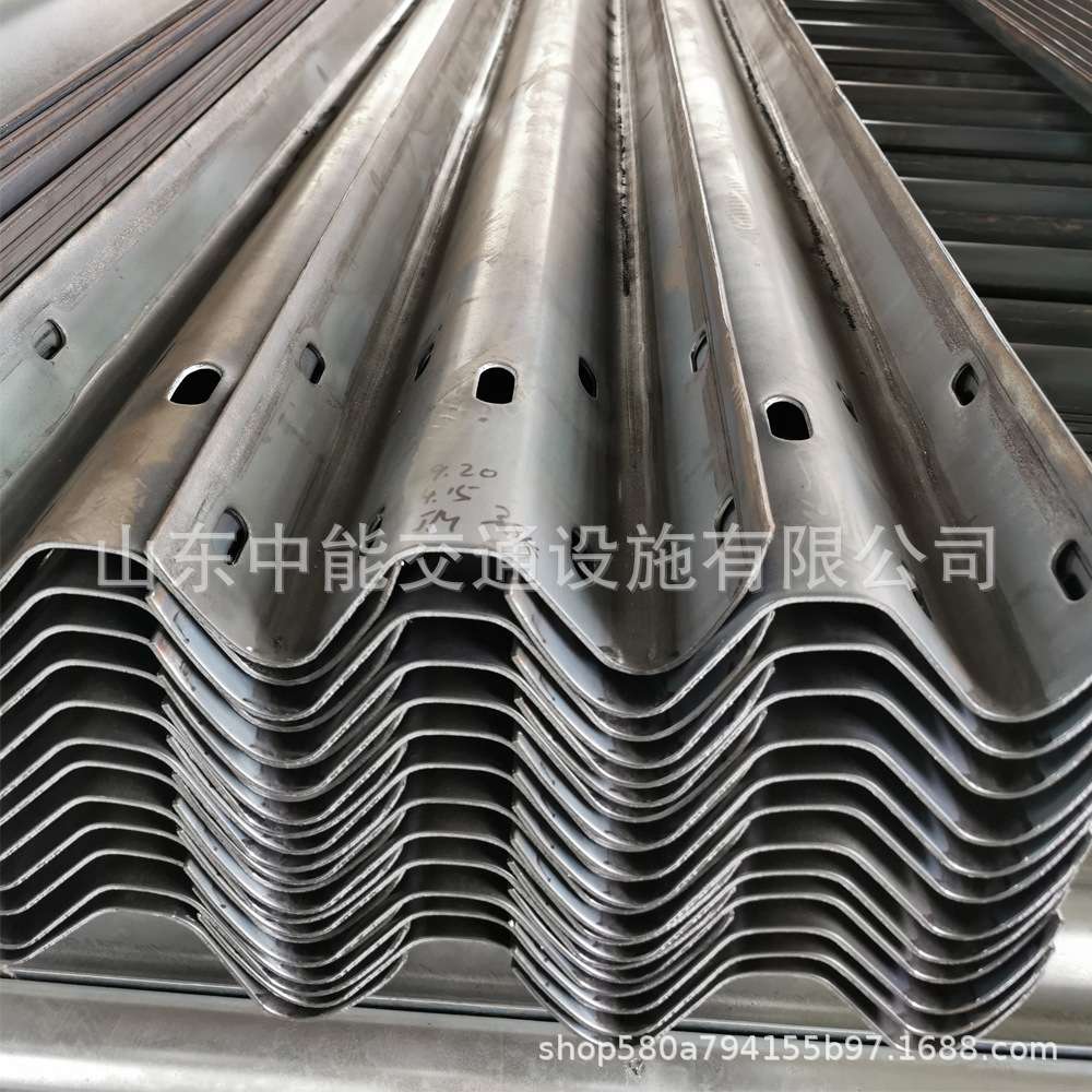 三变二过渡板波形连接护栏板镀锌护栏防撞镀锌异形配件乡村道路图片