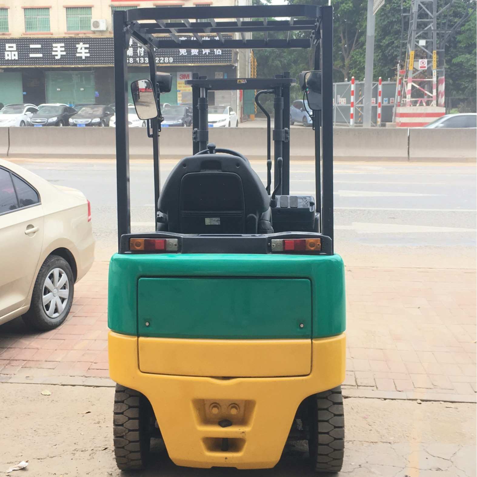 1.5吨叉车 叉车出租 进集装箱叉车 1.5吨四轮平衡重式电动叉车