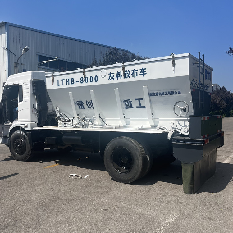 全封闭白灰撒布车机械控制高效