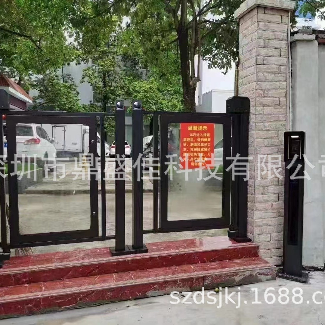 小区全自动人脸识别门