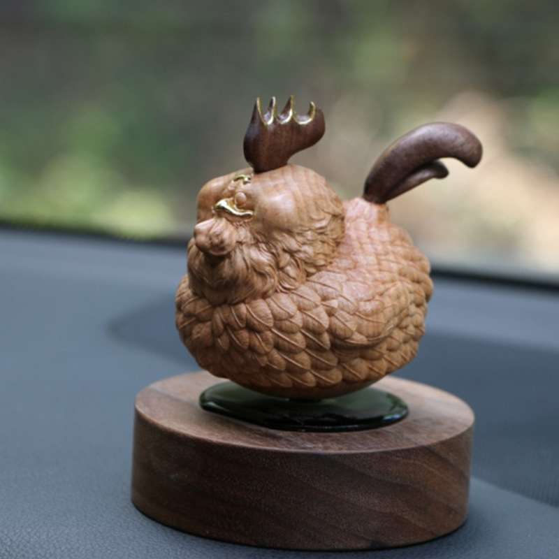 太阳能自动旋转创意汽车摆件黄杨木雕十二生肖大公鸡车载招财饰品