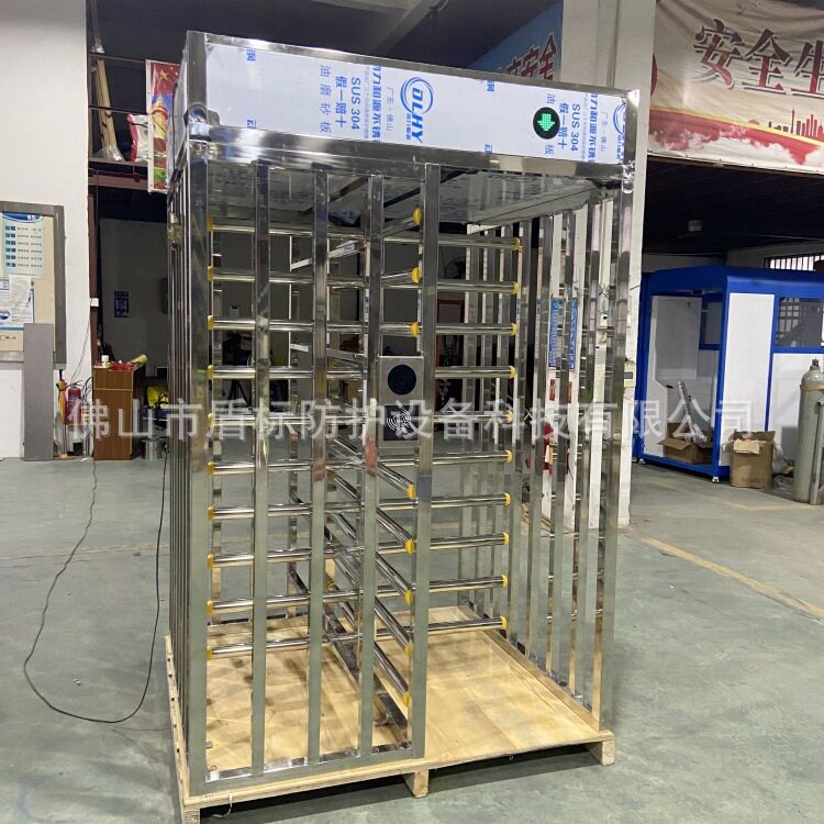监狱全封闭加厚防尾随通道门