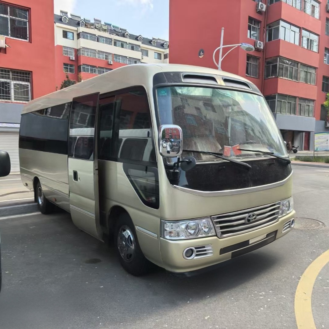 燃油版丰田柯斯达通勤客车