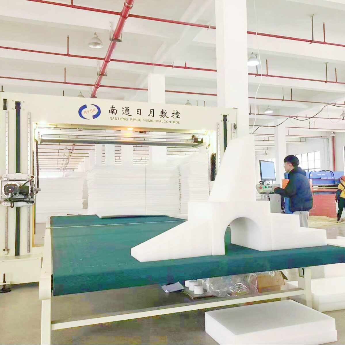 珍珠棉数控切割机横竖双刀一次性切割成型形状设备海绵皮艺智能