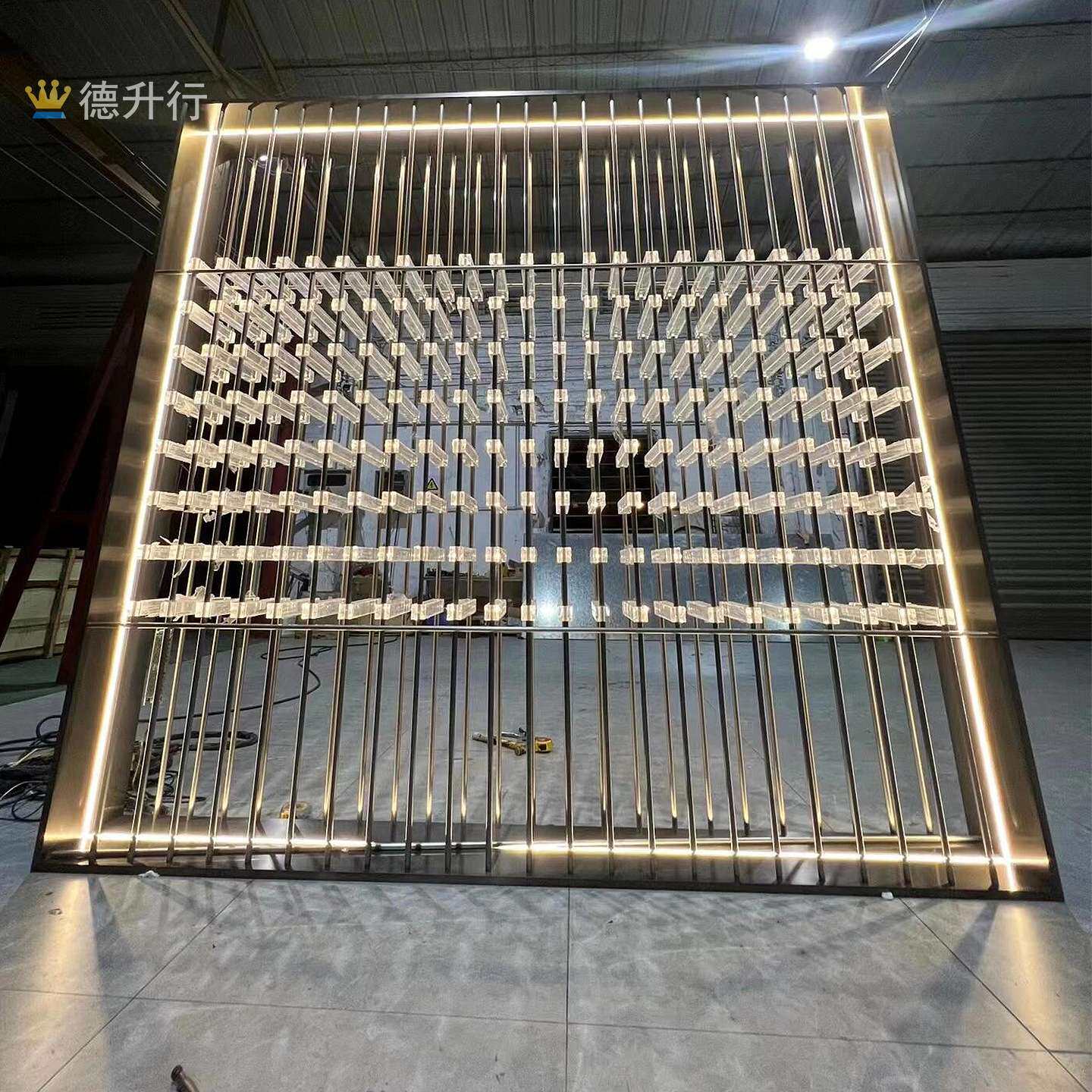 别墅酒窖透明发光千层亚克力酒柜恒温不锈钢置物红酒架展示柜