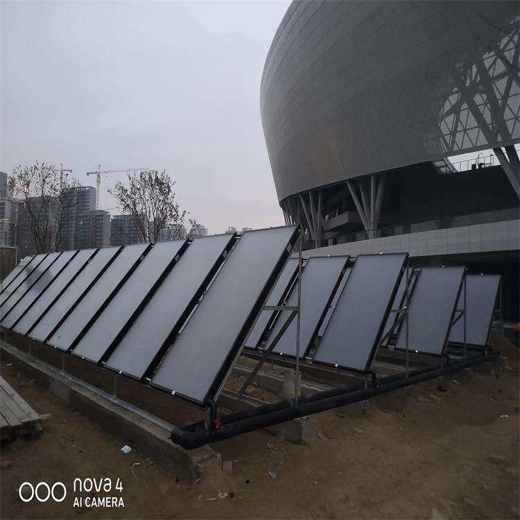 体育馆平板太阳能集热器太阳能热水系统商用大型热水设备欧麦朗