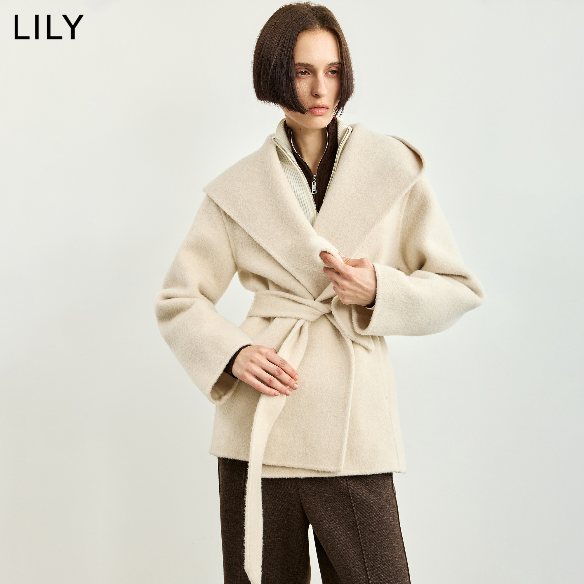 LILY2026冬新款羊毛混纺连帽披肩大翻领通勤双面呢毛呢外套女短款