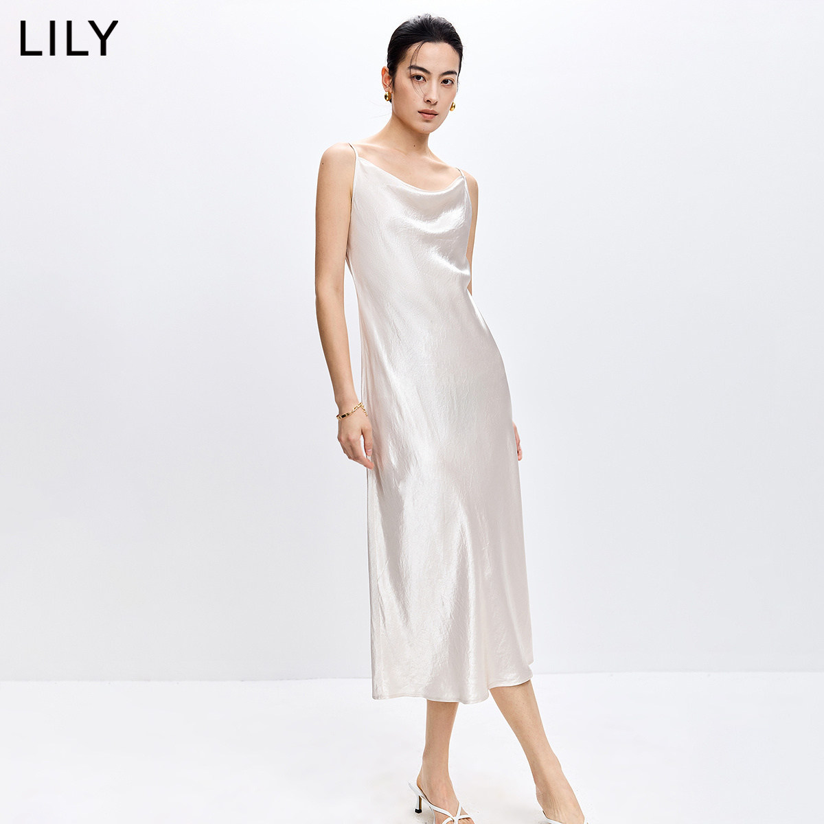 100%醋酸LILY2026春新款女装微光法式荡领斜裁气质通勤吊带连衣裙