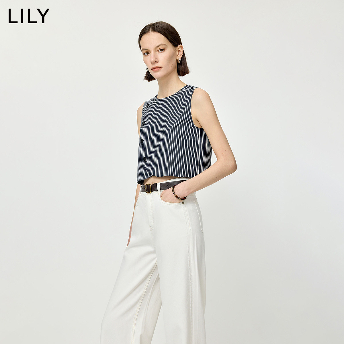 LILY2026夏新款含亚麻条纹设计感斜门襟不对称无袖圆领马甲背心女