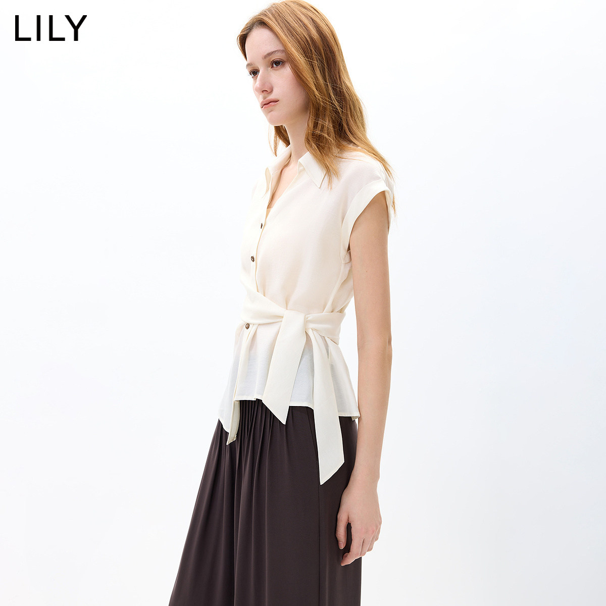 LILY2026夏新款女装醋酸混纺设计感剪刀领不对称收腰纯色无袖衬衫