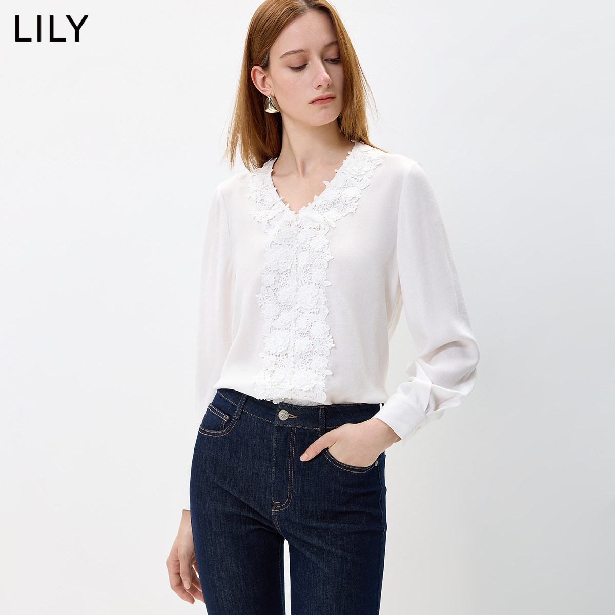 LILY2026秋新款法式镂空蕾丝立体钩花V领气质通勤套头衫雪纺衫女