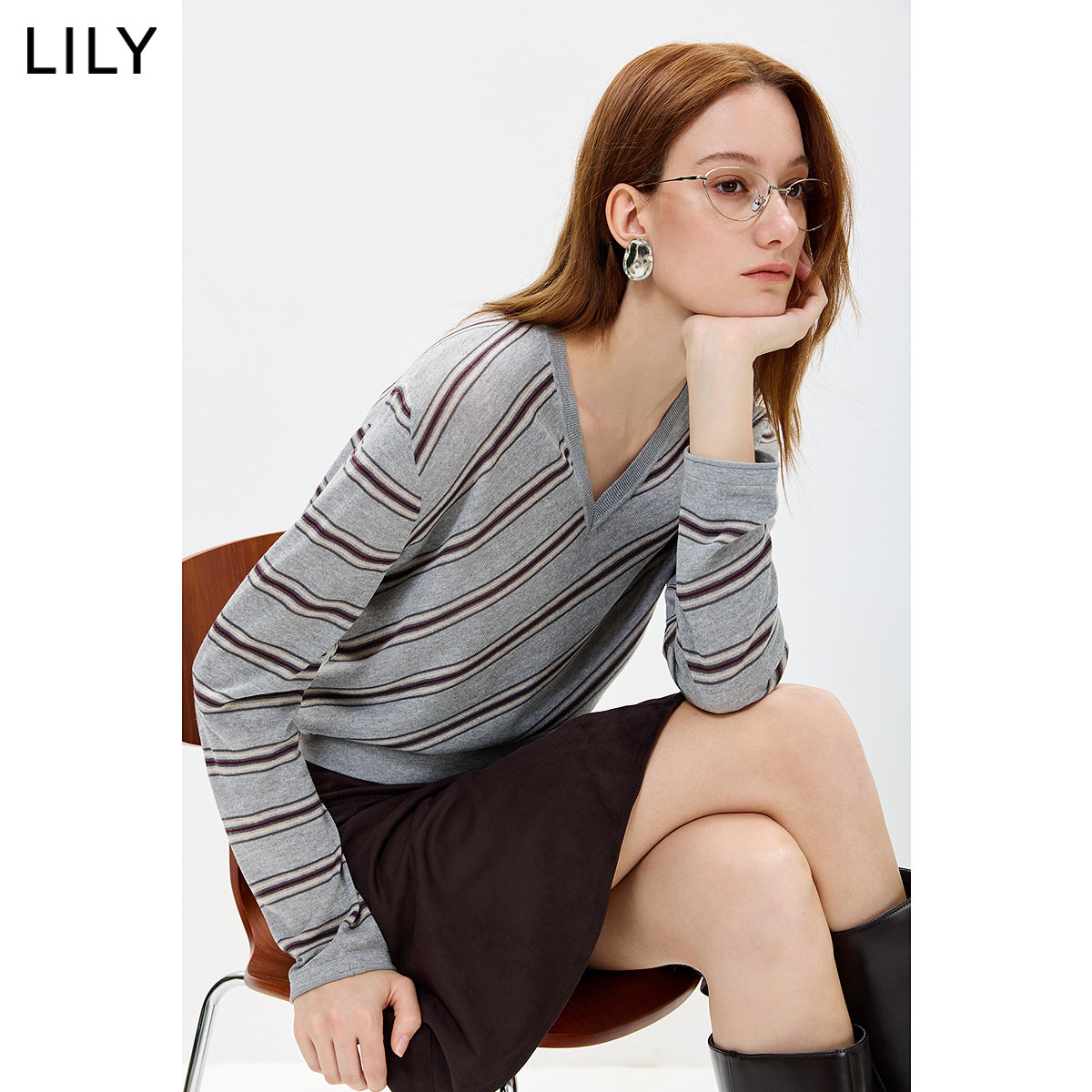 LILY2026秋新款复古撞色斜条纹休闲通勤薄款套头V领长袖针织衫女