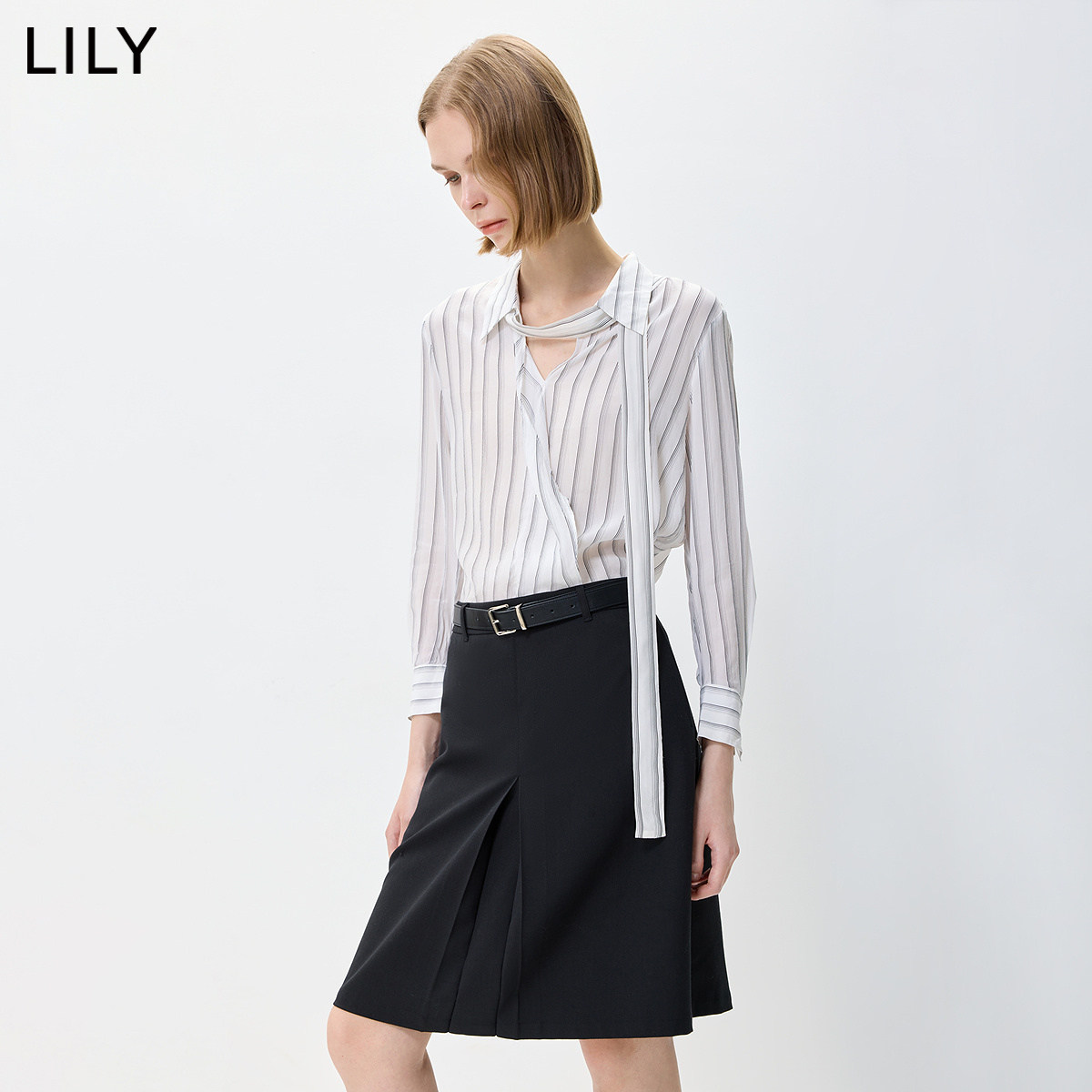 LILY2026秋新款女装莱赛尔混纺垂感条纹不对称飘带领白色衬衫外套