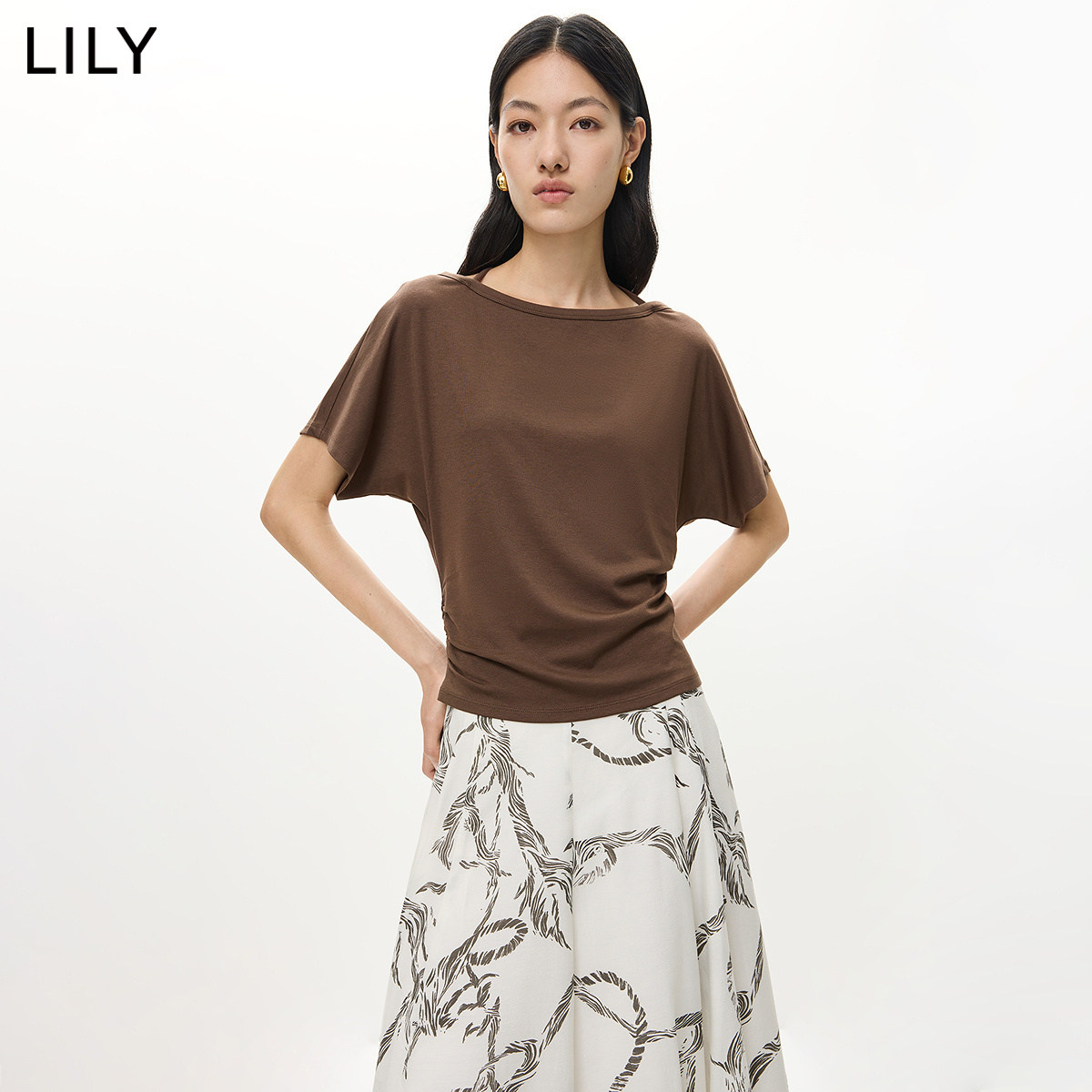 LILY2026夏新款女装莱赛尔羊毛混纺复古一字肩蝙蝠袖收腰深色T恤