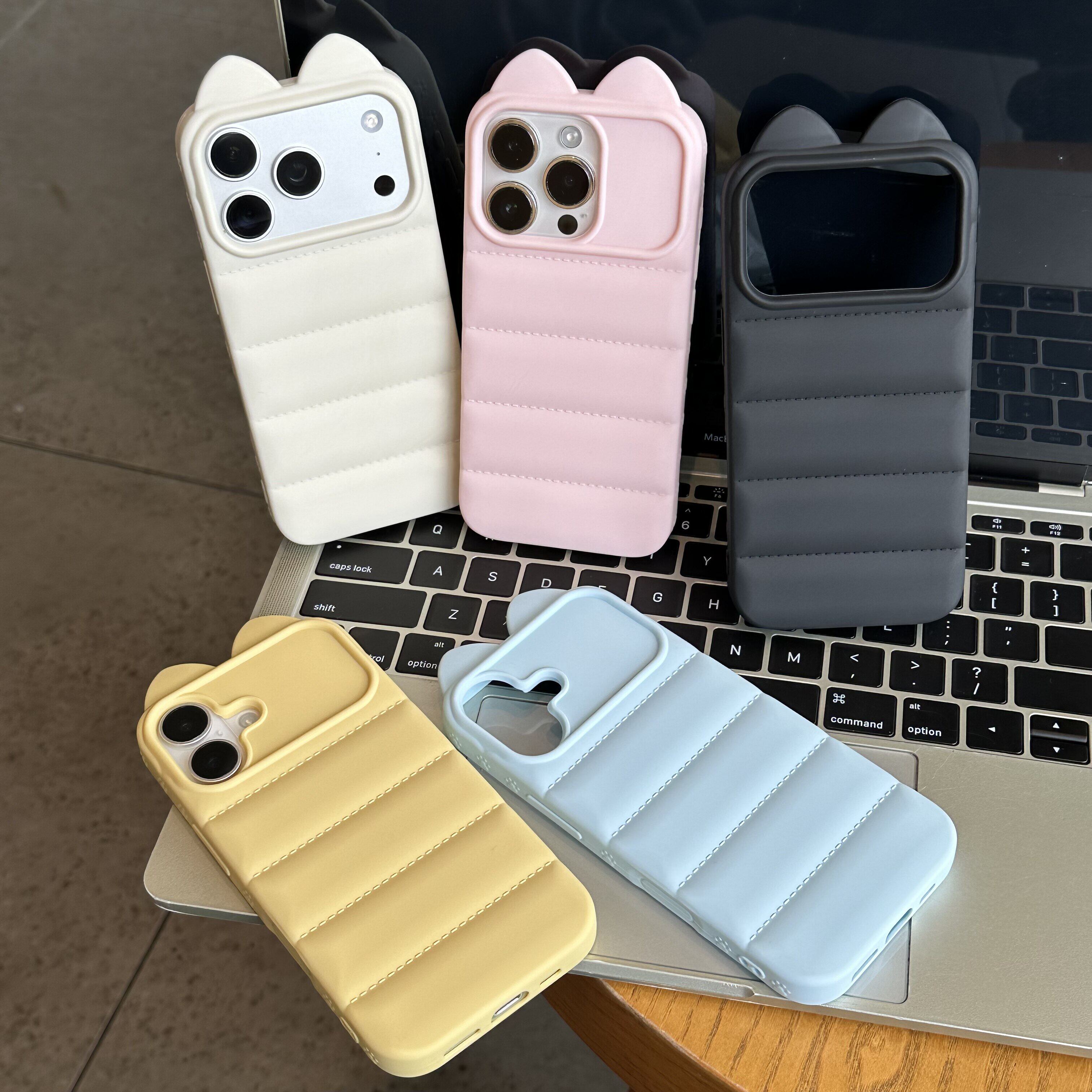 可爱卡通招財猫耳适用苹果18ProMax手机壳日韩ins风iPhone17高级感16/15羽绒服少女风14全包13保护套12外11庄