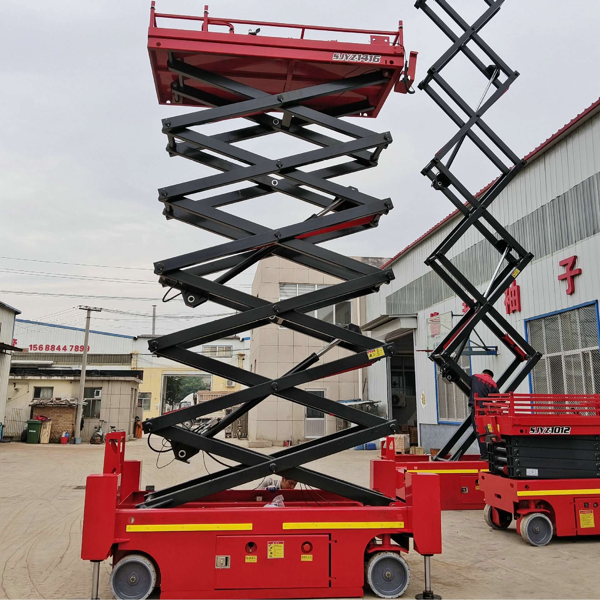 升降梯升降平台移动剪叉式高空作业车升降台升降机可移动举升机