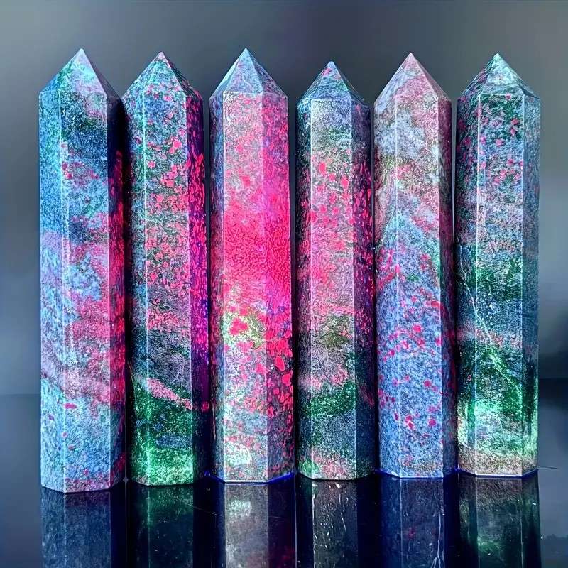 天然水晶红绿宝六棱柱单尖柱原石打磨水晶柱居家办公源头厂家